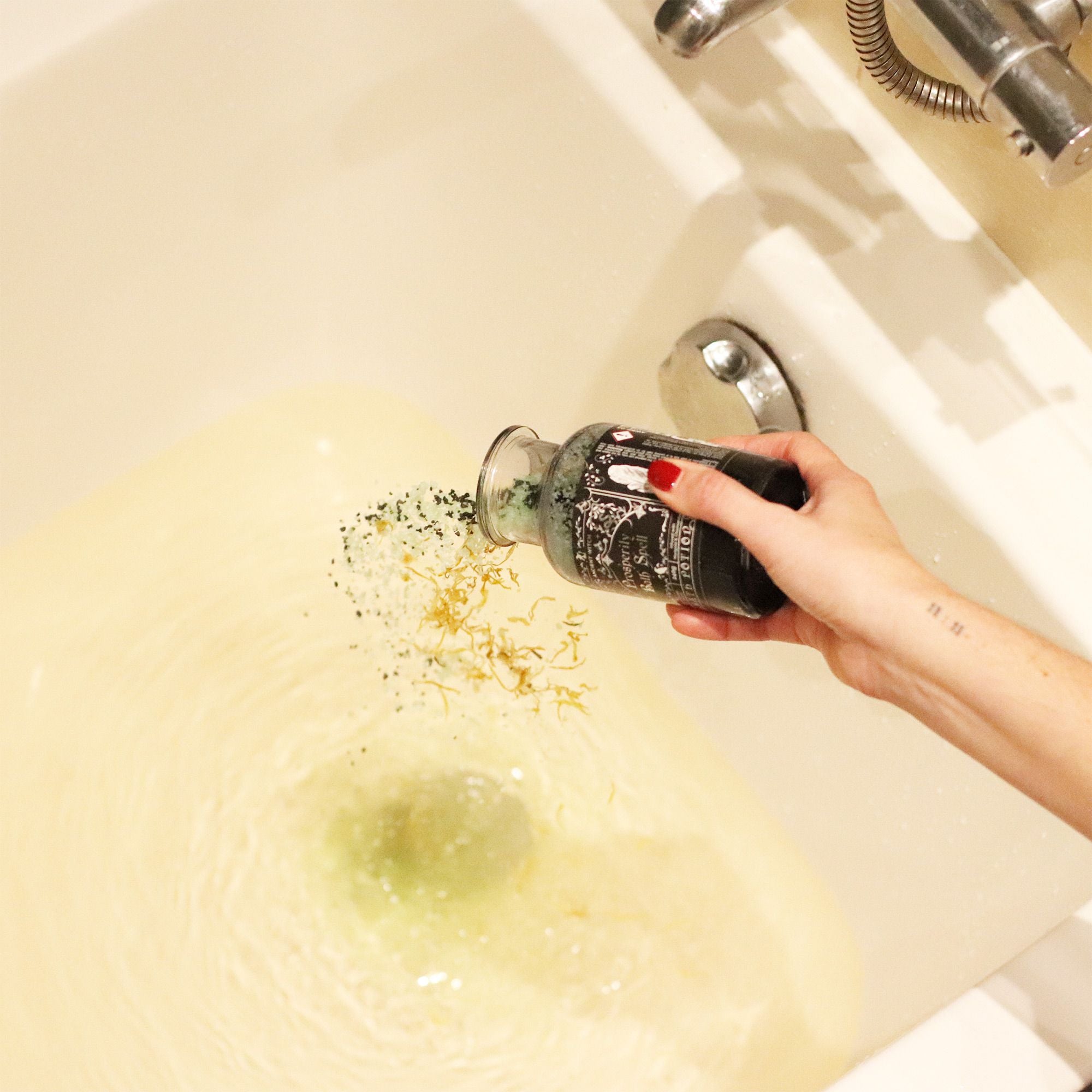 Prosperity Ancient Witch Bath Spell Potion & Aventurine Crystal Amulet