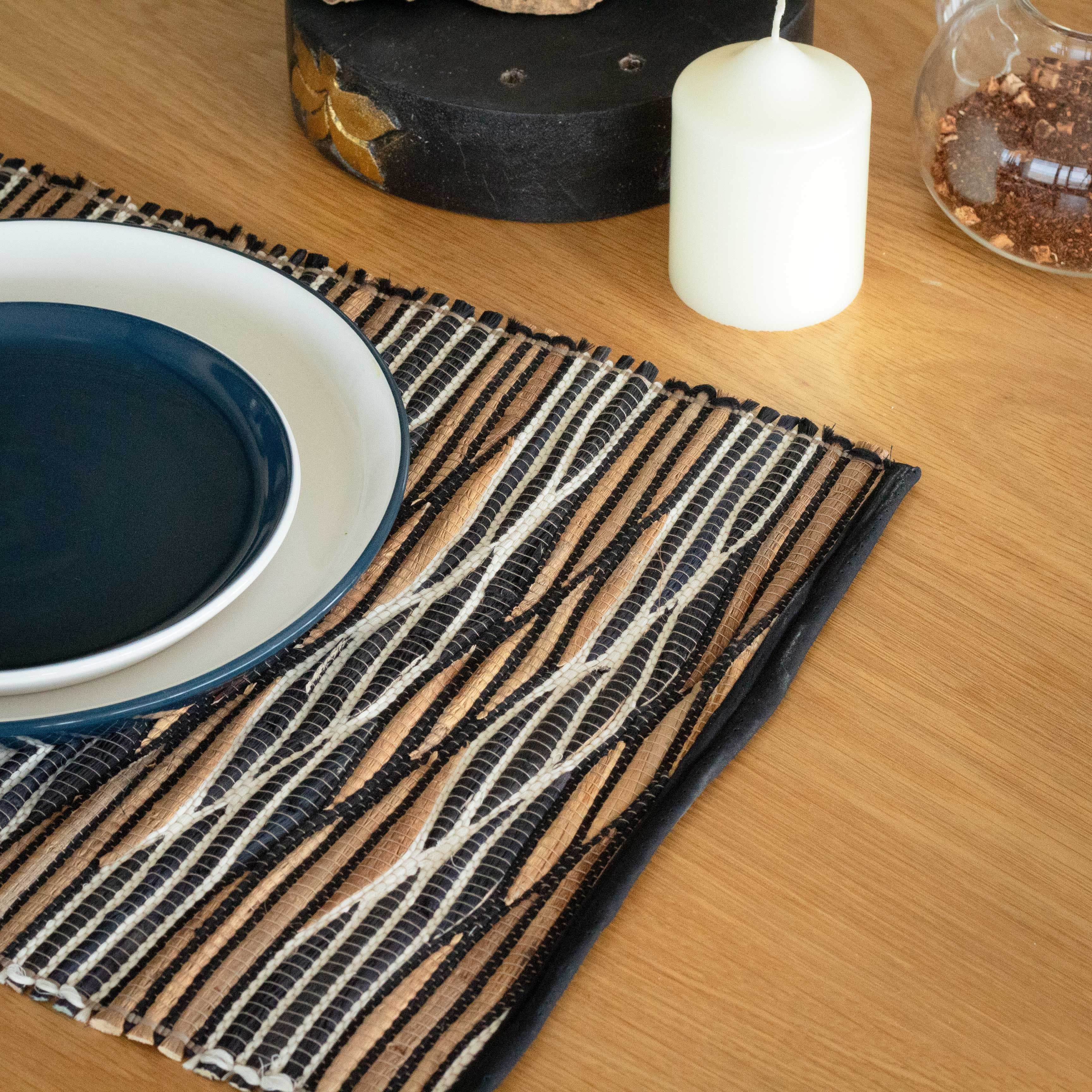 Black and White Waves Water Hyacinth Natural Placemat