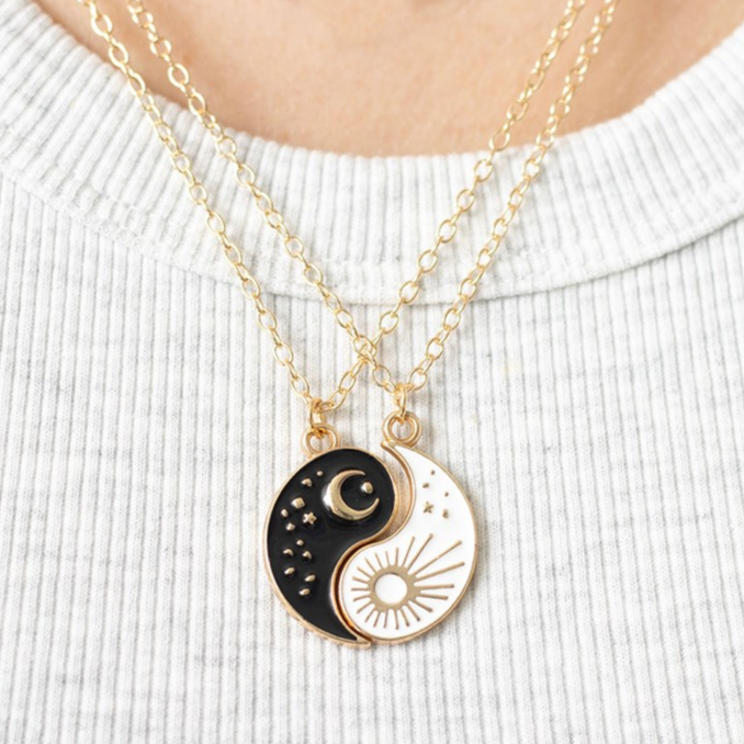 Eleanoras PAIR OF YIN YANG BEST FRIEND PENDANT NECKLACES Jewellery