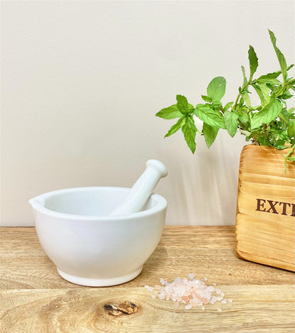 STONEWARE PESTLE & MORTAR IN WHITE