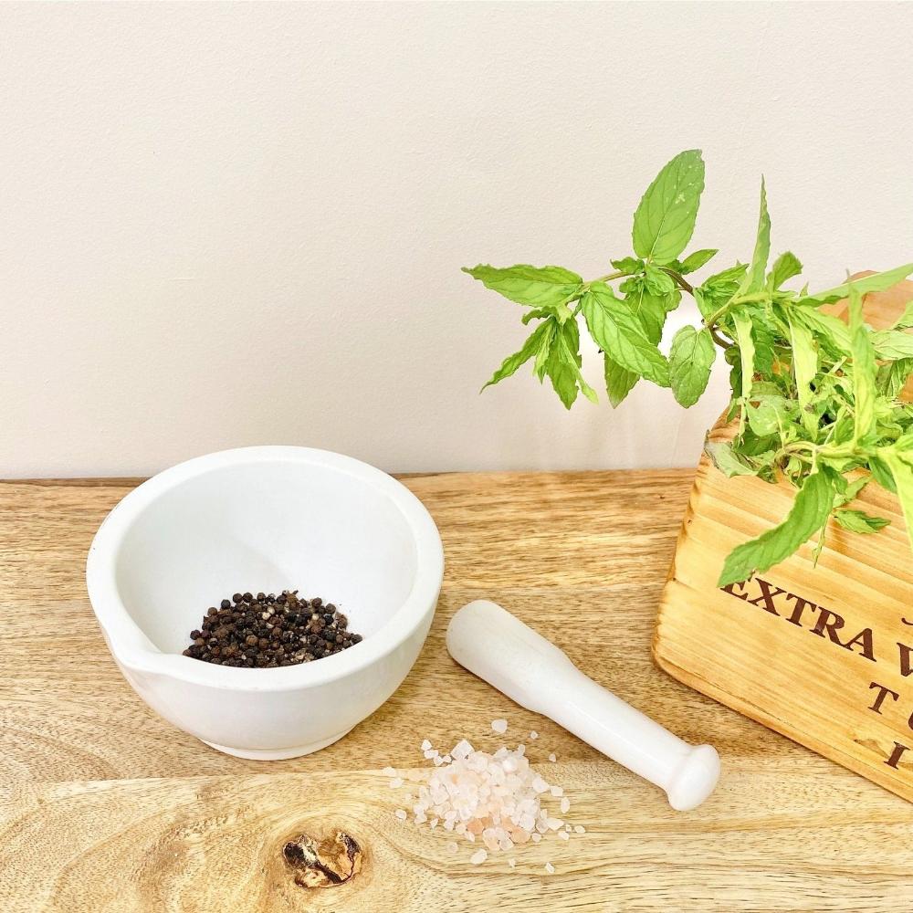 STONEWARE PESTLE & MORTAR IN WHITE