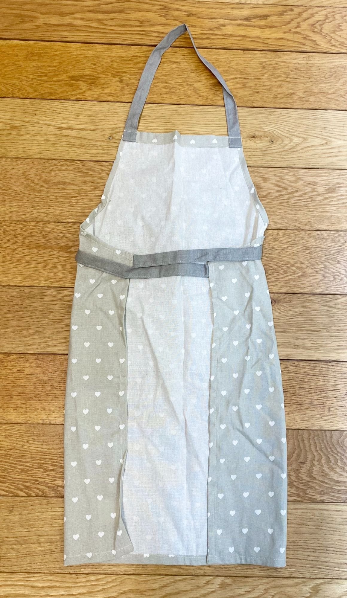 GREY HEART KITCHEN APRON