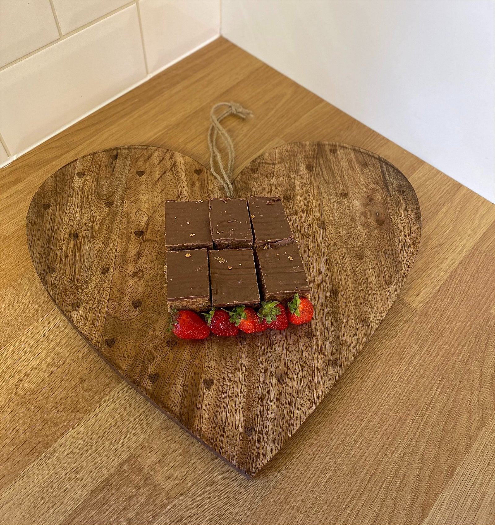 Eleanoras HEART SHAPED WOODEN CHOPPING BOARD Chopping Boards