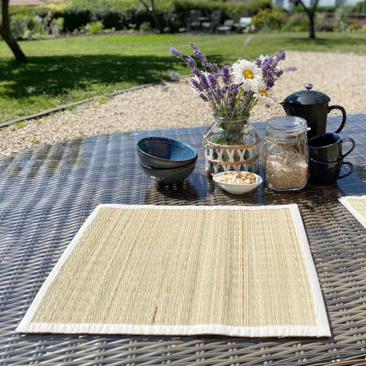 Eleanoras Set of Four Woven Grass Place Mats 