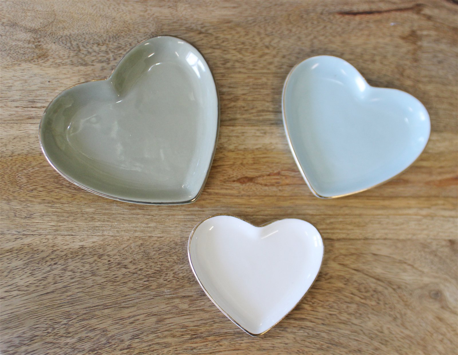 Eleanoras Set Of 3 Heart Shaped Ceramic Trinket Plates With A Gold Edge 